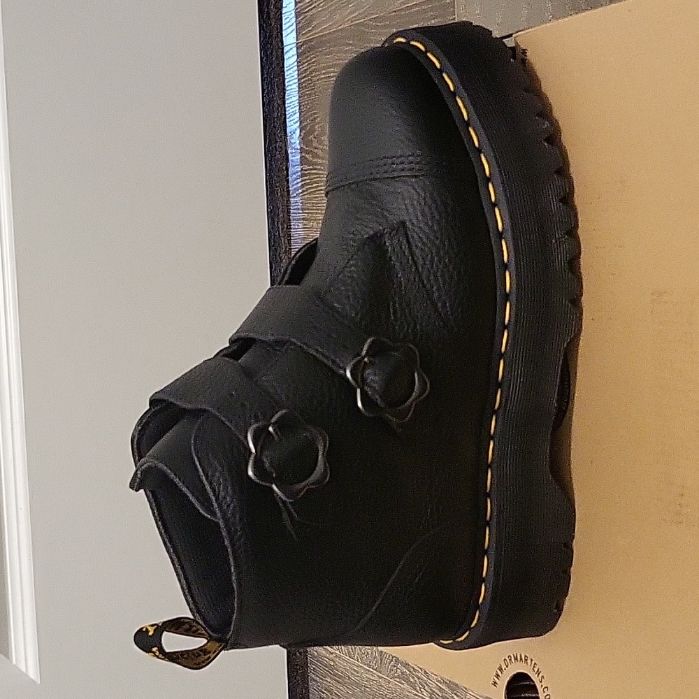 Dr. Martens Black Leather Womens Devon Flower Buckles Boots Size 11 - Picture 8 of 17